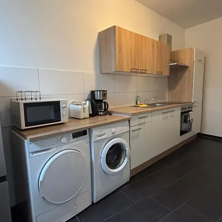 Four Boardinghouse Mit Parkplatz, Kueche, Waschmaschine Und Trockner