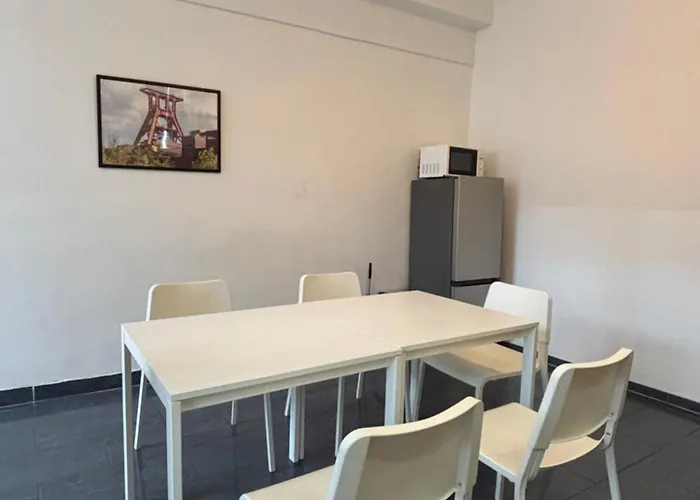 Four Boardinghouse Mit Parkplatz, Kueche, Waschmaschine Und Trockner 3*