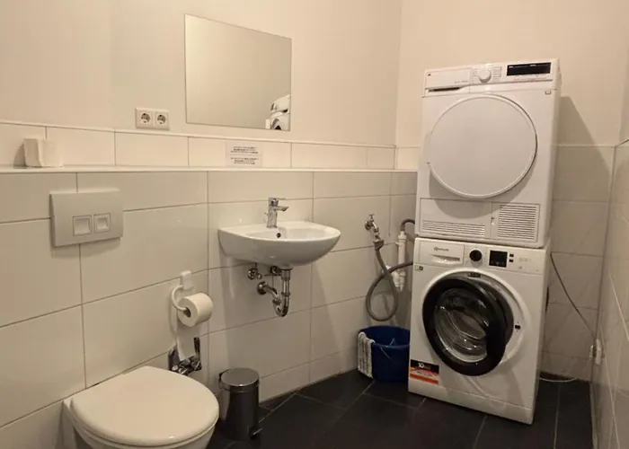 Four Boardinghouse Mit Parkplatz, Kueche, Waschmaschine Und Trockner