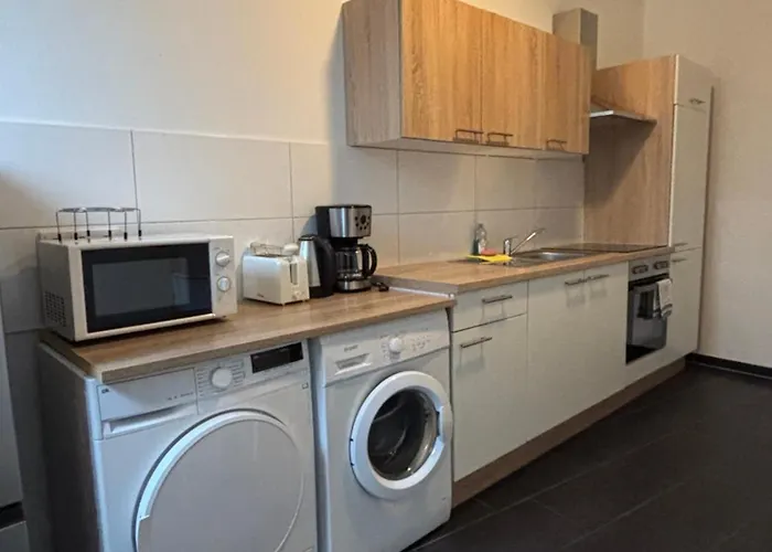 Four Boardinghouse Mit Parkplatz, Kueche, Waschmaschine Und Trockner